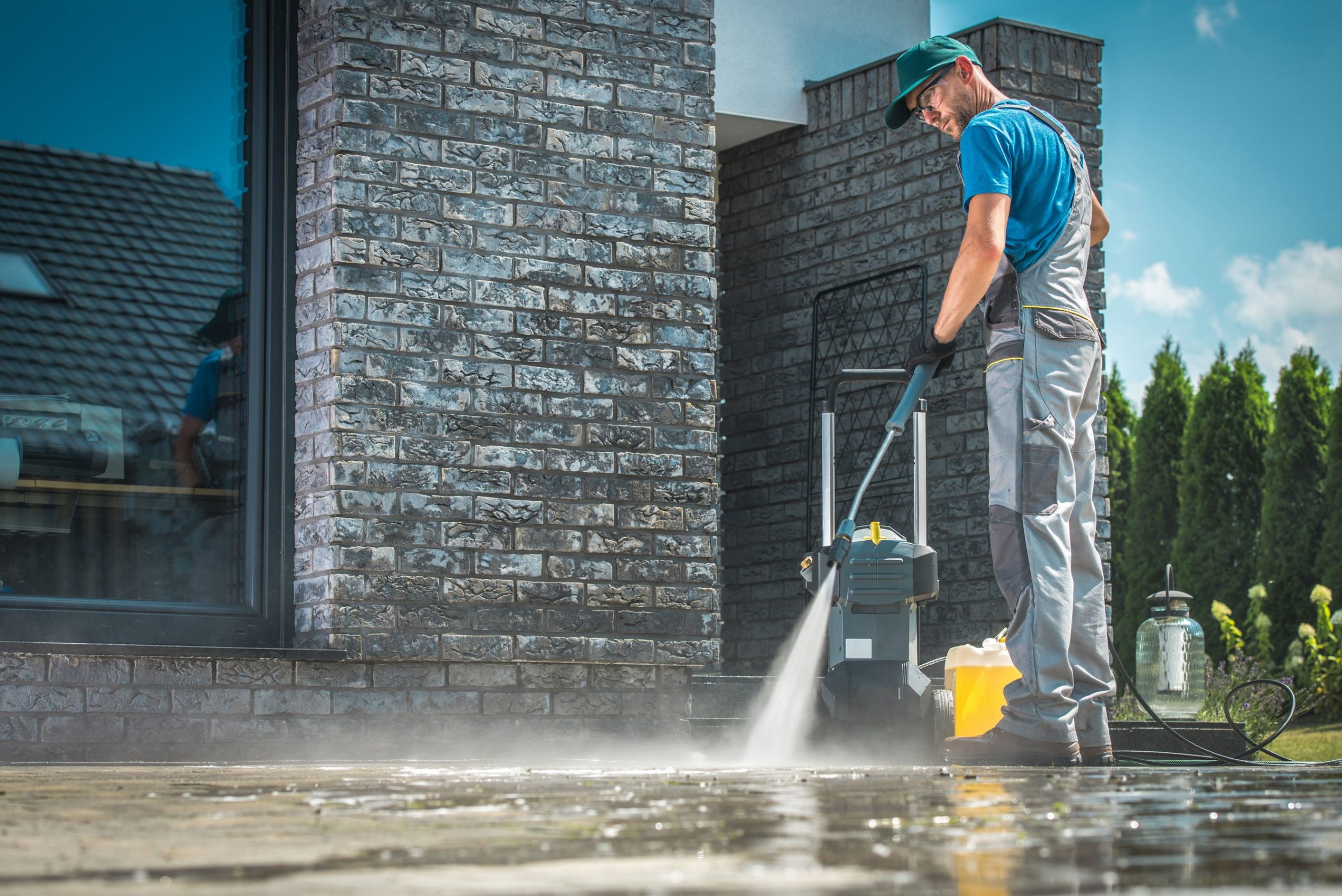 Pressure Washing 101 landscaper-pressure-wash-final